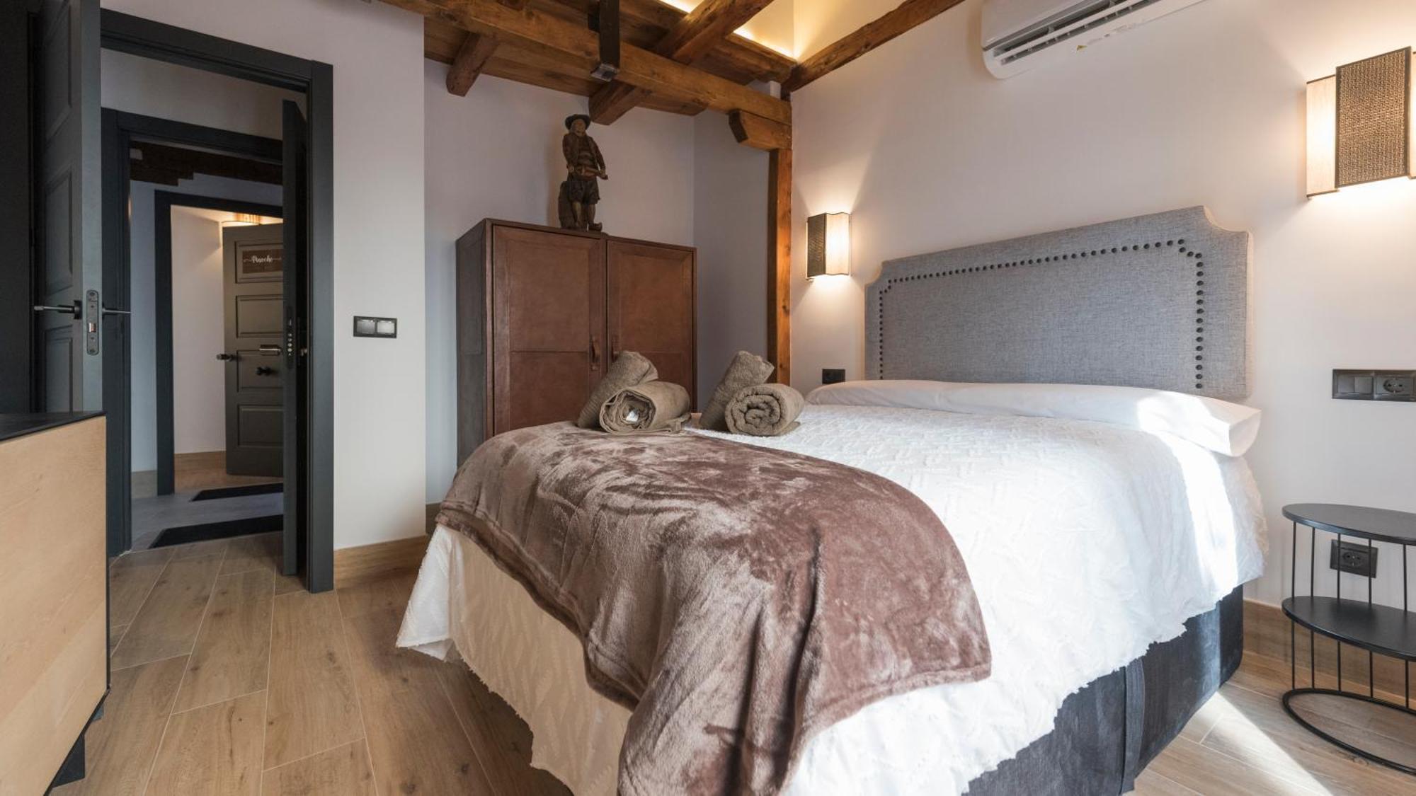 Apartamentos Boutique Pinocho โตเลโด ภายนอก รูปภาพ